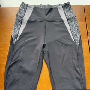 Size 6 lululemon leggings 7/8